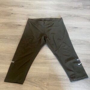 Nike  Dri fit capri athletic leggings size medium